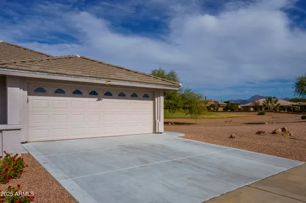 Property Slideshow image 3 of 26 | 11438 e medina ave, Mesa, AZ, 85209