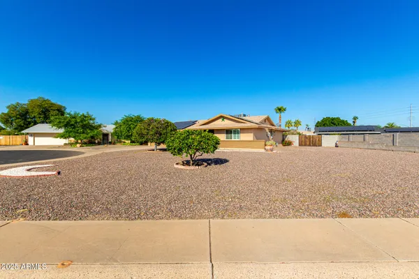 Property Slideshow image 2 of 44 | 10425 n balboa dr, Sun City, AZ, 85351