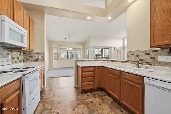 Property Slideshow image 3 of 48 | 1546 e earl dr, Casa Grande, AZ, 85122