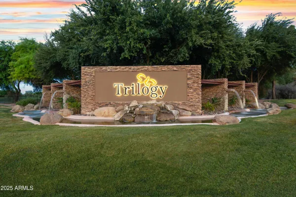 Property Slideshow image 2 of 47 | 4484 e sourwood dr, Gilbert, AZ, 85298