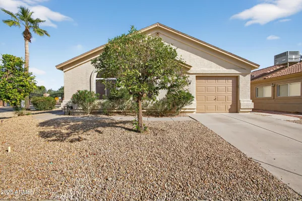 Property Slideshow image 3 of 38 | 6831 s oakmont dr, Chandler, AZ, 85249
