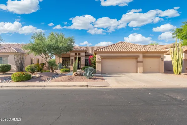 Property Slideshow image 2 of 48 | 4490 e apricot ln, Gilbert, AZ, 85298