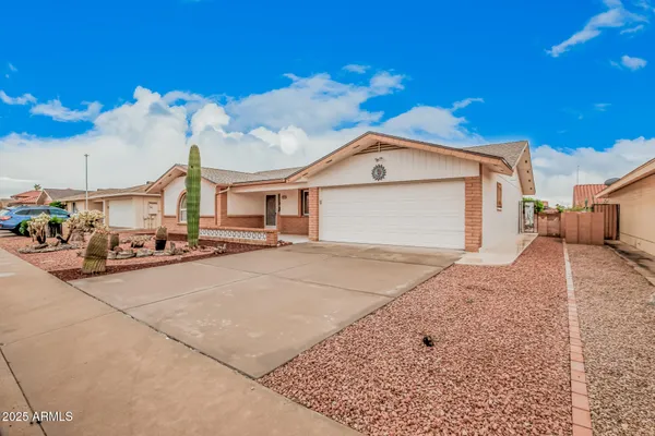 Property Slideshow image 2 of 30 | 7927 e natal ave, Mesa, AZ, 85209