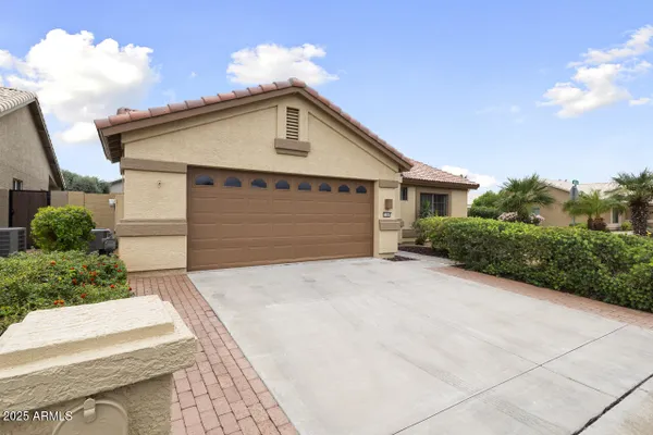 Property Slideshow image 2 of 38 | 15049 w verde ln, Goodyear, AZ, 85395