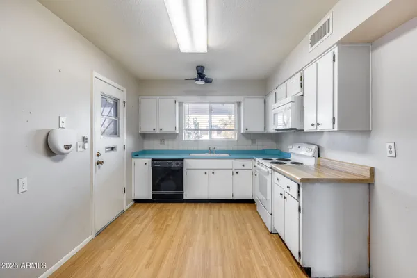 Property Slideshow image 2 of 39 | 11113 w tiffany ct, Sun City, AZ, 85351