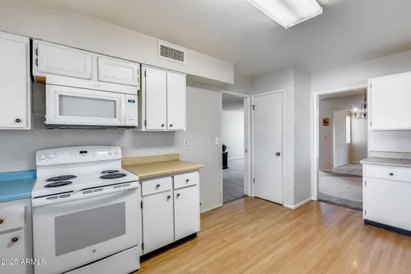 Property Slideshow image 3 of 39 | 11113 w tiffany ct, Sun City, AZ, 85351