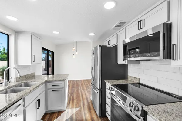 Property Slideshow image 3 of 23 | 10625 e navajo pl, Sun Lakes, AZ, 85248