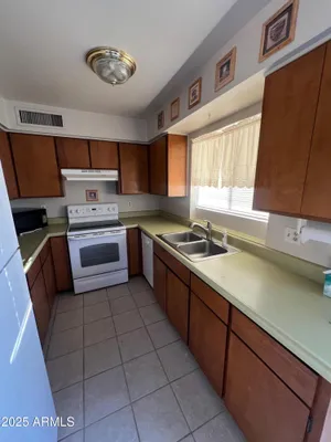 Property Slideshow image 3 of 12 | 5518 e lindstrom ln 6b, Mesa, AZ, 85215