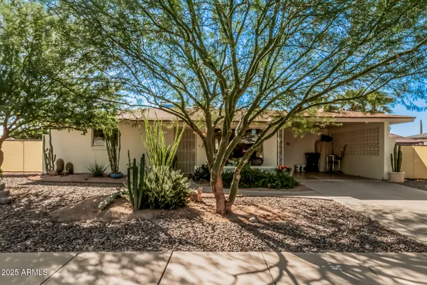 Property Slideshow image 2 of 32 | 6107 e duncan st, Mesa, AZ, 85205