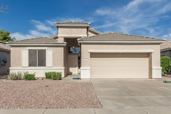 Property Slideshow image 2 of 28 | 17632 w arcadia dr, Surprise, AZ, 85374