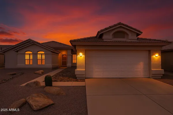 Property Slideshow image 3 of 78 | 15514 w piccadilly rd, Goodyear, AZ, 85395