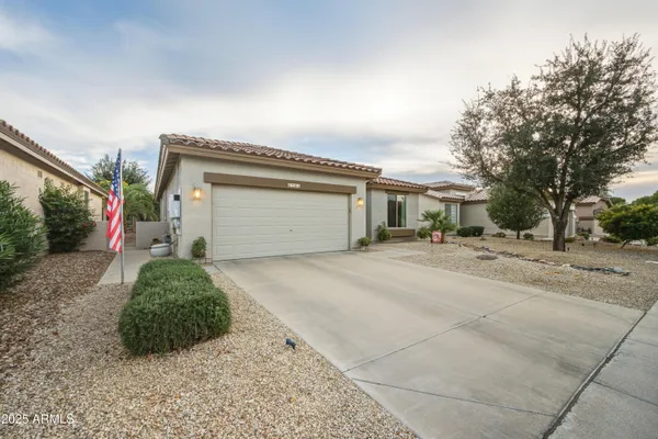 Property Slideshow image 3 of 28 | 4701 e nightingale ln, Gilbert, AZ, 85298