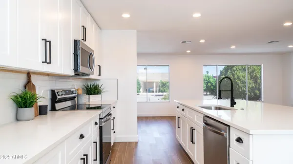 Property Slideshow image 3 of 18 | 14044 n cameo dr, Sun City, AZ, 85351