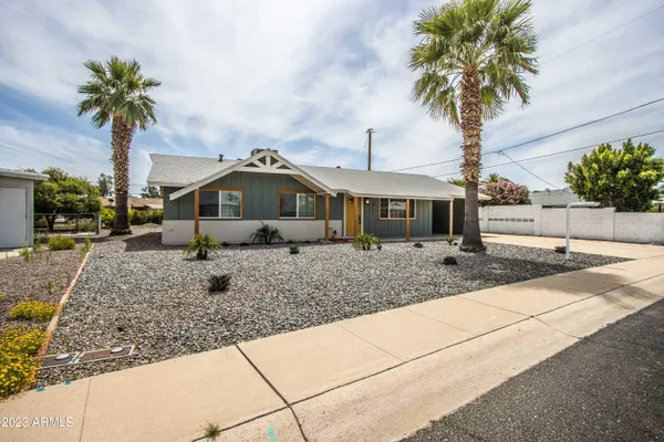 Property Slideshow image 2 of 35 | 10141 w pebble beach dr, Sun City, AZ, 85351