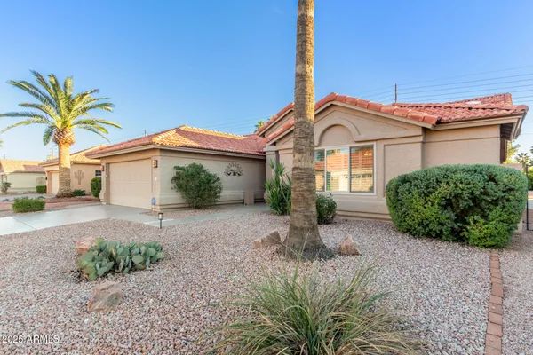 Property Slideshow image 3 of 45 | 10633 e coopers hawk dr, Sun Lakes, AZ, 85248