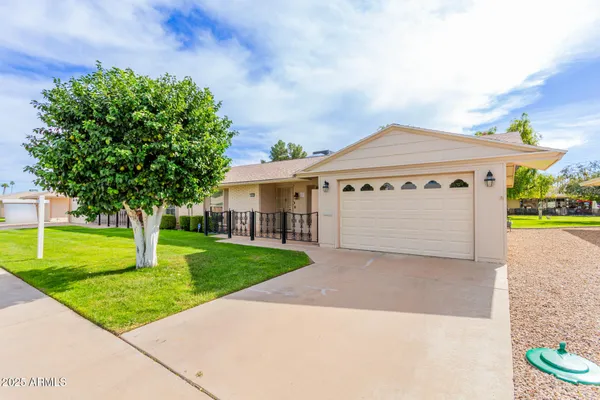 Property Slideshow image 3 of 28 | 10825 w kelso dr, Sun City, AZ, 85351