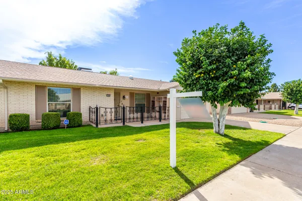 Property Slideshow image 2 of 28 | 10825 w kelso dr, Sun City, AZ, 85351