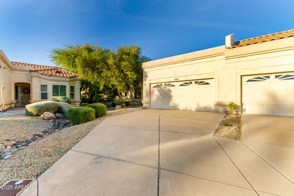 Property Slideshow image 2 of 33 | 19420 n westbrook pkwy unit 526, Peoria, AZ, 85382