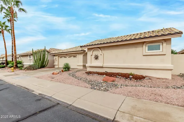 Property Slideshow image 3 of 42 | 14194 w mountain laurel trl, Surprise, AZ, 85374