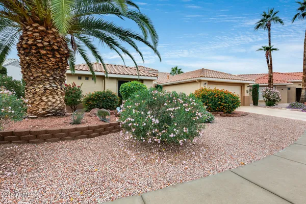 Property Slideshow image 2 of 59 | 22724 n la paz ln, Sun City West, AZ, 85375