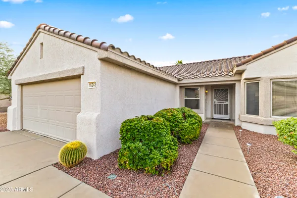 Property Slideshow image 2 of 27 | 16243 w tapatio dr, Surprise, AZ, 85374