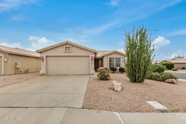Property Slideshow image 2 of 45 | 1365 e runaway bay dr, Chandler, AZ, 85249