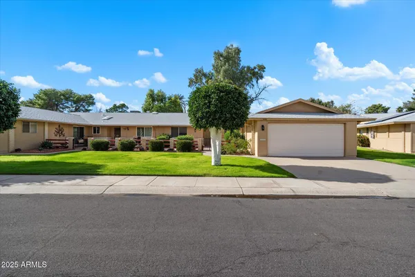 Property Slideshow image 2 of 20 | 9426 n 109th dr, Sun City, AZ, 85351