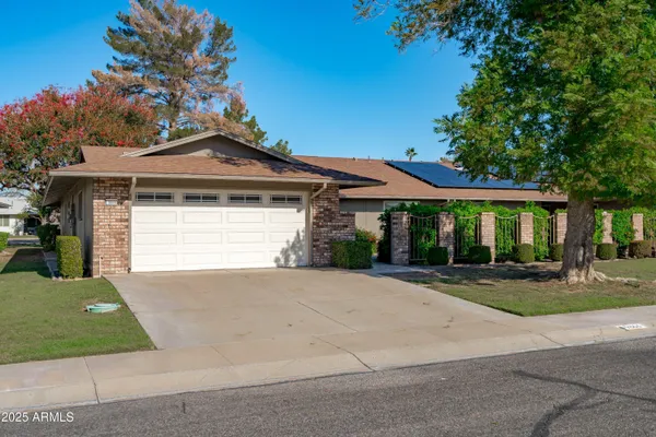 Property Slideshow image 3 of 34 | 9866 w highwood ct, Sun City, AZ, 85373