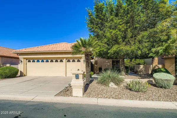 Property Slideshow image 2 of 27 | 10536 e hercules dr, Sun Lakes, AZ, 85248