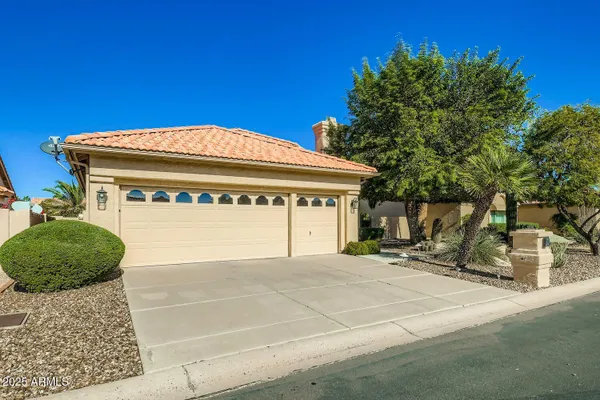 Property Slideshow image 3 of 27 | 10536 e hercules dr, Sun Lakes, AZ, 85248