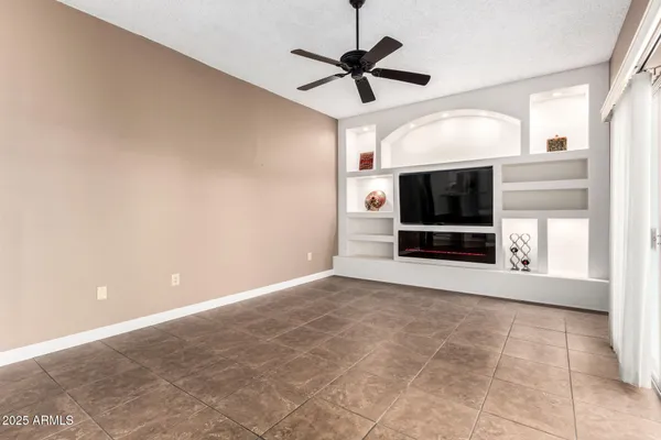 Property Slideshow image 3 of 26 | 10533 w ocotillo dr, Sun City, AZ, 85373