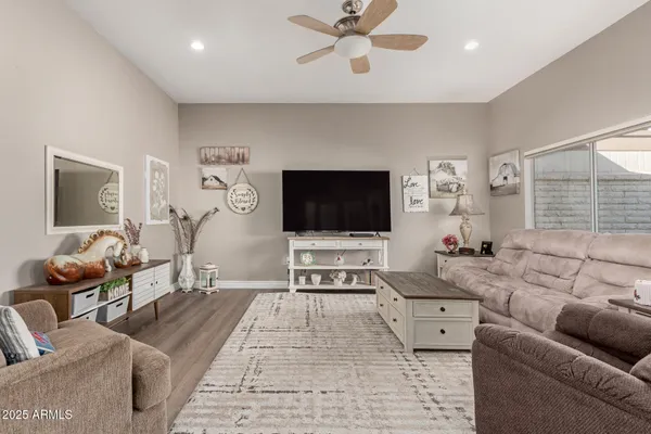 Property Slideshow image 2 of 19 | 13863 n 108th dr, Sun City, AZ, 85351