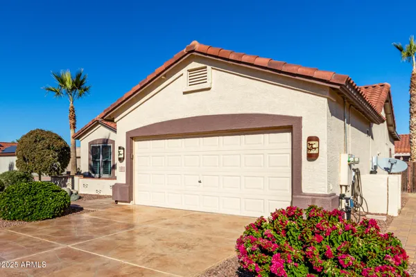 Property Slideshow image 3 of 44 | 1410 e county down dr, Chandler, AZ, 85249