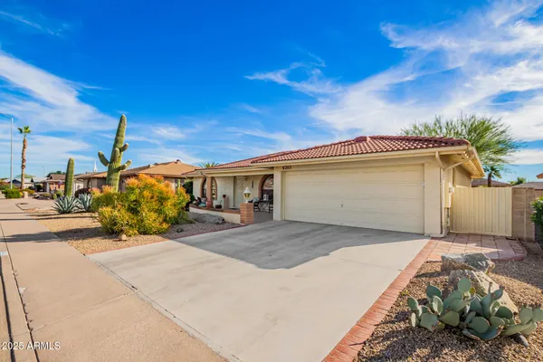 Property Slideshow image 3 of 41 | 8265 e lakeview ave, Mesa, AZ, 85209