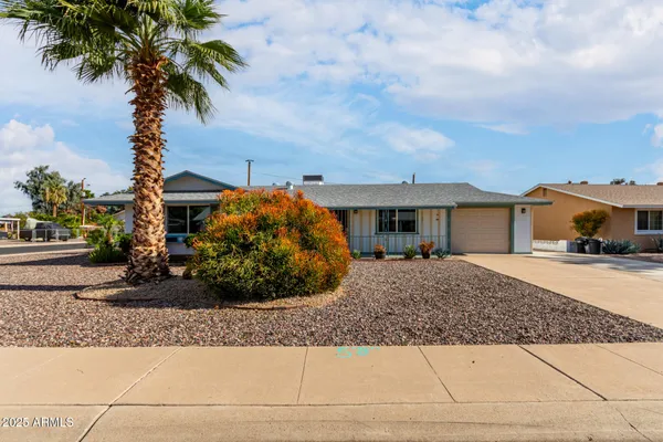 Property Slideshow image 2 of 55 | 11247 n 109th ave, Sun City, AZ, 85351