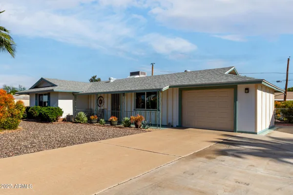 Property Slideshow image 3 of 55 | 11247 n 109th ave, Sun City, AZ, 85351