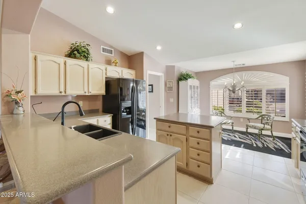 Property Slideshow image 3 of 79 | 5752 s amberwood dr, Chandler, AZ, 85248