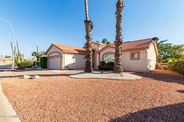 Property Slideshow image 3 of 39 | 1553 e palm beach dr, Chandler, AZ, 85249