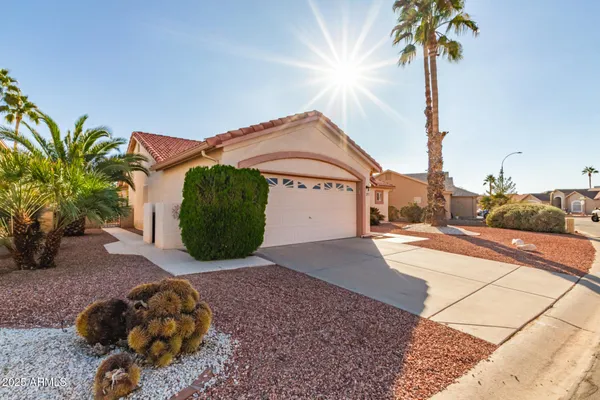 Property Slideshow image 2 of 39 | 1553 e palm beach dr, Chandler, AZ, 85249