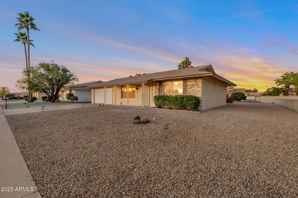 Property Slideshow image 3 of 31 | 9822 w silver bell dr, Sun City, AZ, 85351