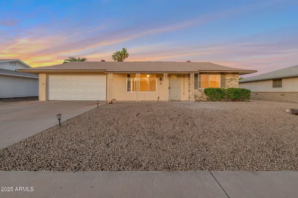 Property Slideshow image 2 of 31 | 9822 w silver bell dr, Sun City, AZ, 85351