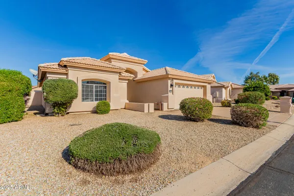 Property Slideshow image 2 of 37 | 14672 w whitton ave, Goodyear, AZ, 85395