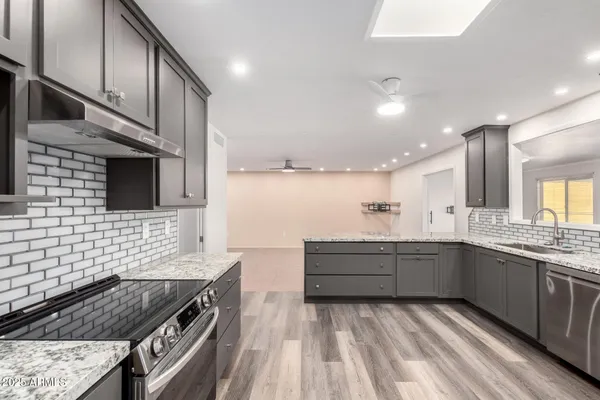 Property Slideshow image 3 of 25 | 9530 w cedar hill cir n, Sun City, AZ, 85351