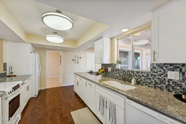 Property Slideshow image 2 of 36 | 10806 w cameo dr, Sun City, AZ, 85351