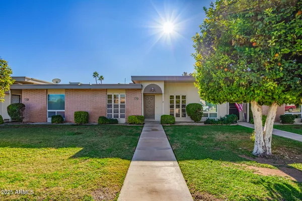 Property Slideshow image 2 of 24 | 9905 w hawthorn dr, Sun City, AZ, 85351