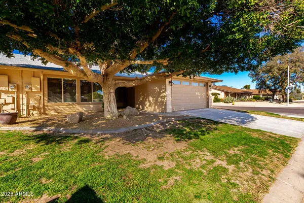 Property Slideshow image 3 of 27 | 12166 s shoshoni dr, Phoenix, AZ, 85044