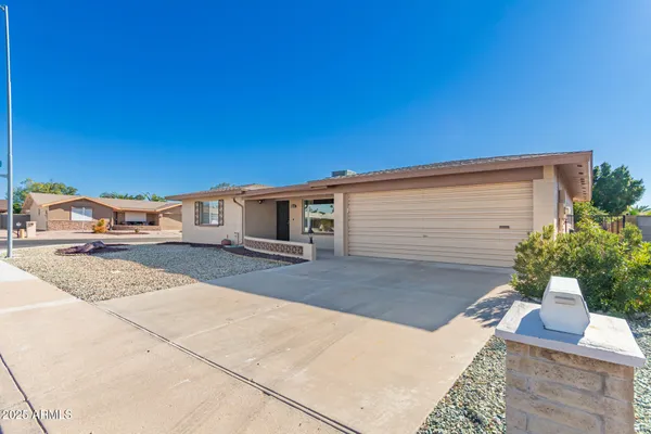 Property Slideshow image 3 of 27 | 4749 e edgewood ave, Mesa, AZ, 85206