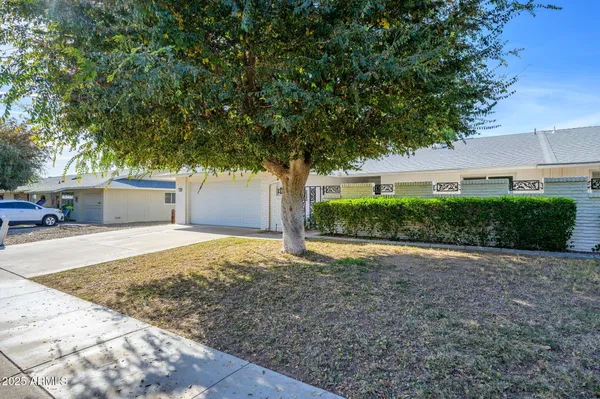 Property Slideshow image 2 of 53 | 17884 n 99th dr, Sun City, AZ, 85373