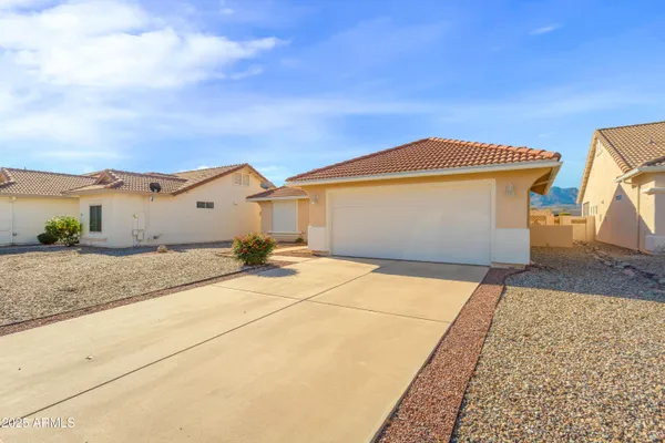 Property Slideshow image 2 of 40 | 2536 candlewood dr, Sierra Vista, AZ, 85650