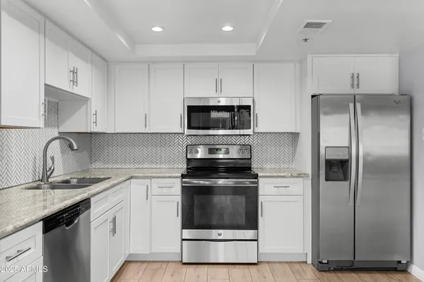 Property Slideshow image 3 of 30 | 7950 e camelback rd unit 404, Scottsdale, AZ, 85251